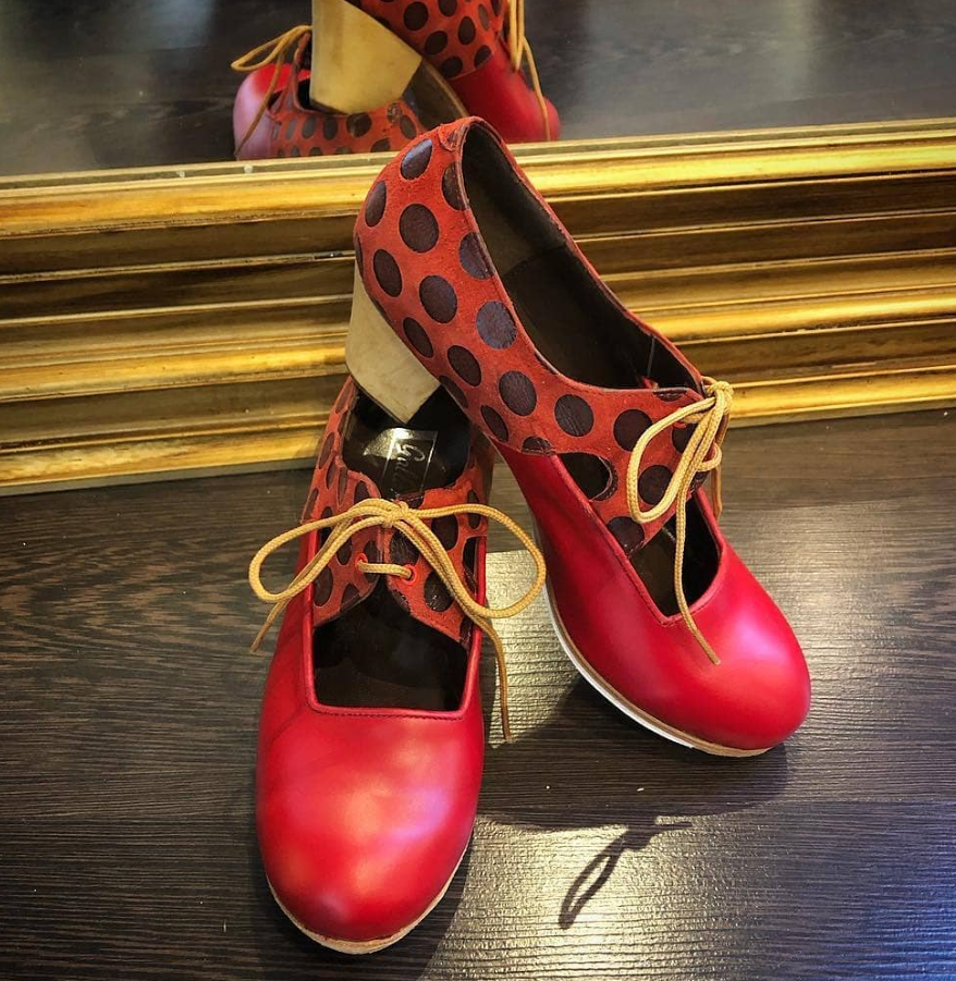 Pure Flamenco, everything flamenco dance: flamenco shoes, skirts, etc.